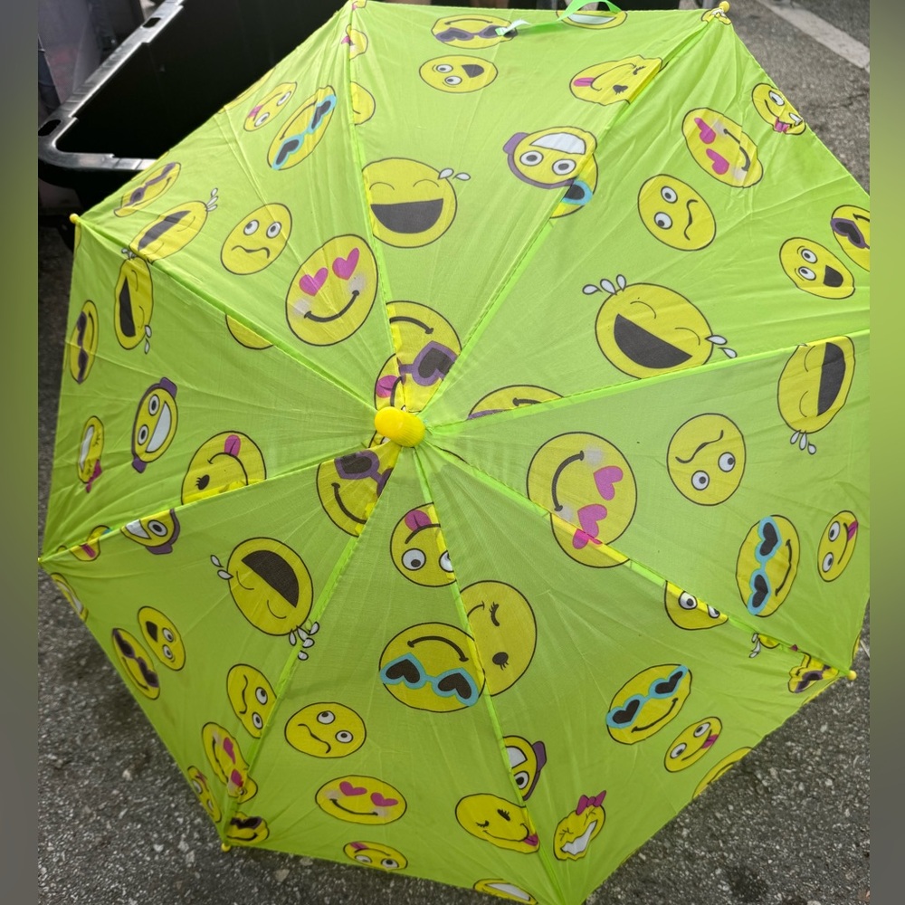 🌼5/$25🌼 Emoji kids umbrella